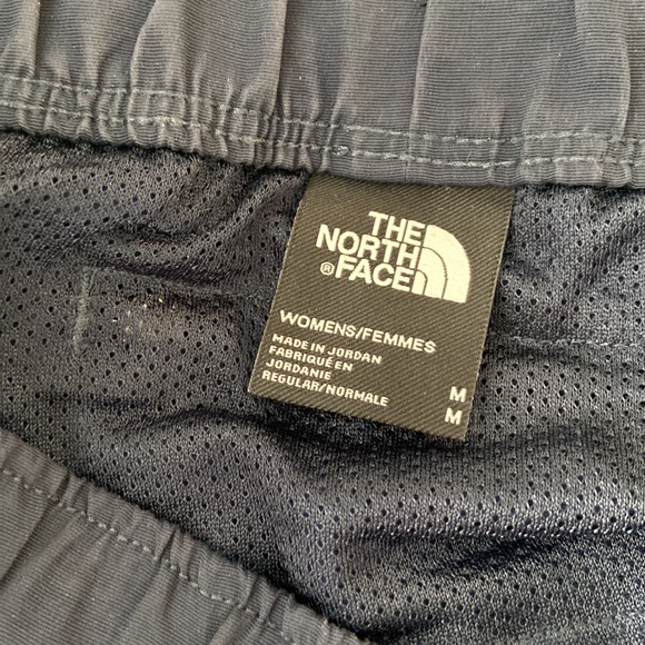 The North Face Patterned Shorts - Picture 3 of 3
